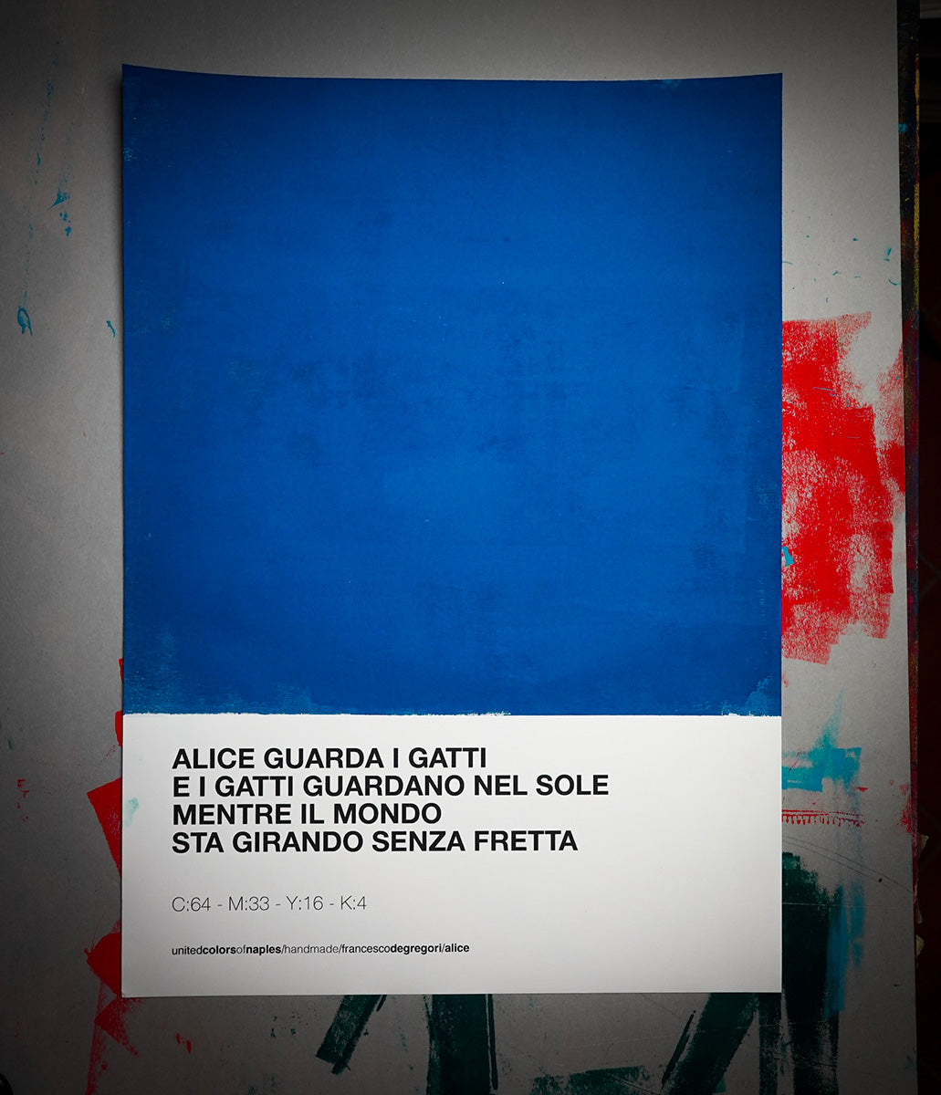 Un accendino Dorato e C.